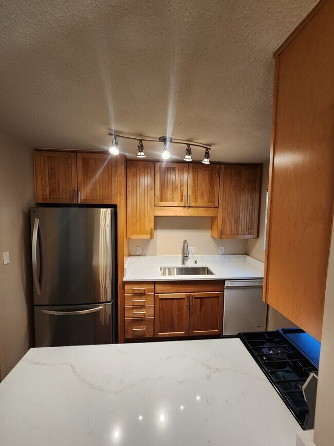 Foto del edificio - Action Properties R.E.S.- Central Roseville, R.V. Access, 3 Bedroom, Large Patio & Rear Yard, Nea...