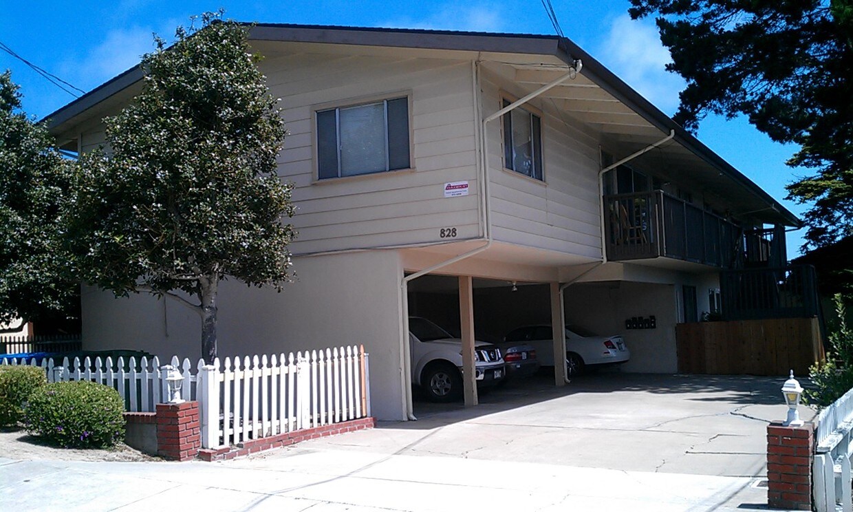 Building Photo - 828 Laine St