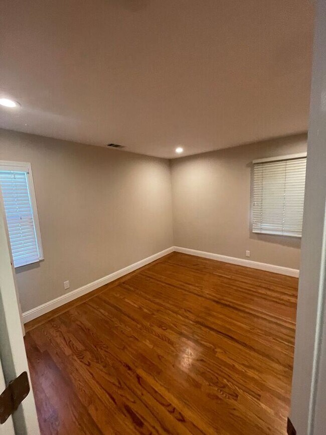 Foto del edificio - Great 3 Bedrooms 1 Bath home near Lake Chabot