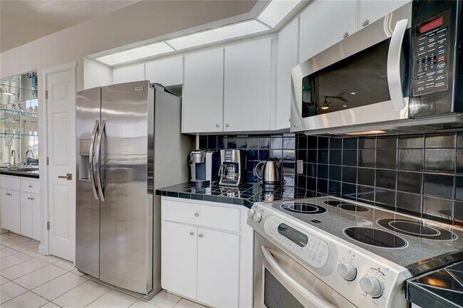 Foto del edificio - 4030 Cape Haze Dr