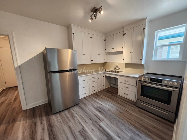 Unit 3 Kitchen - The Highland at 936