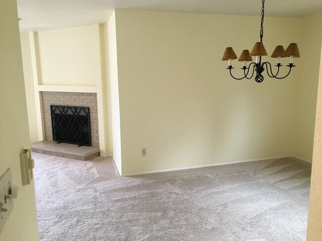 Dining Area - 15249 Sunwood Blvd