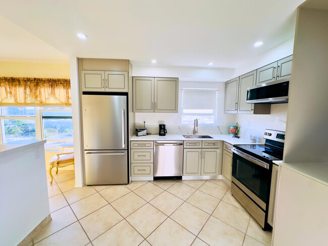 Building Photo - 3850 Galt Ocean Dr