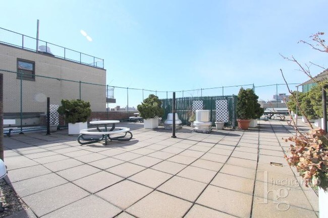 Foto del edificio - 312 E 23rd St