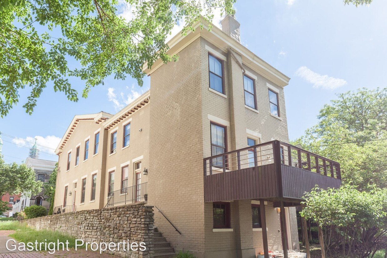 Primary Photo - 104 W 5th St