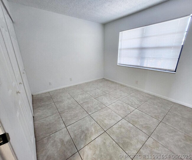 Foto del edificio - 9235 SW 8th St