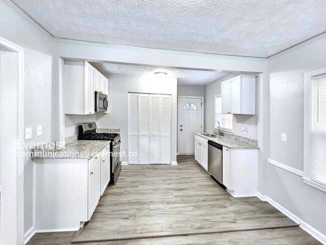 Building Photo - 1292 Beecher St SW