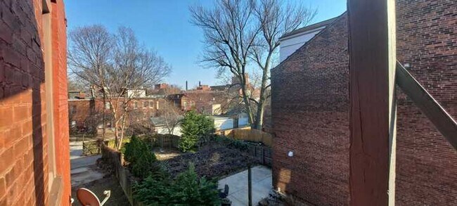 Foto del edificio - 2822 Lemp Ave