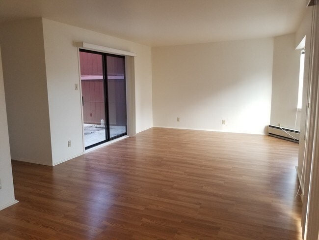 Building Photo - 1099 Noe St