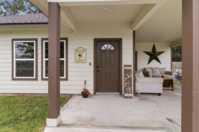 Building Photo - 16529 Kingsbury Dr