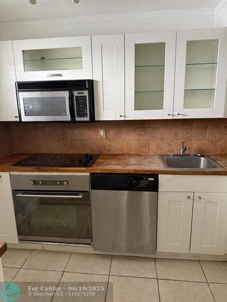 Foto principal - 4255 N University Dr
