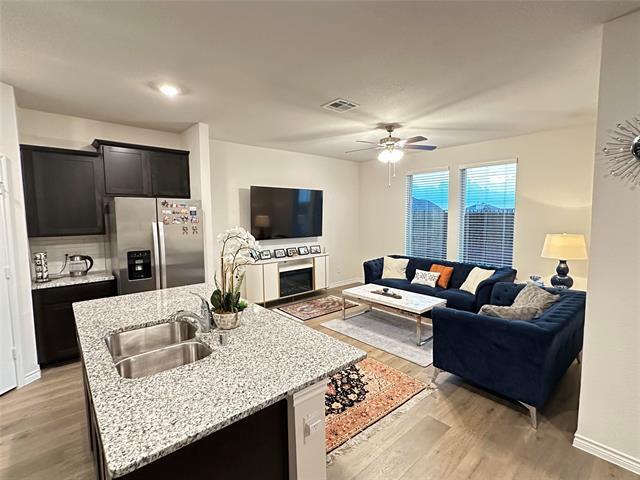 Foto del edificio - 809 Lone Rock Dr