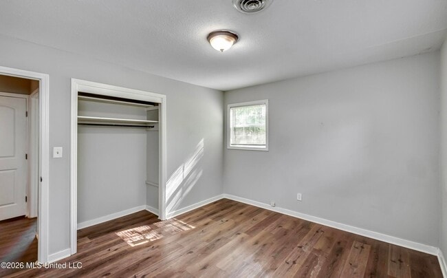 Building Photo - 823 Dunton Rd