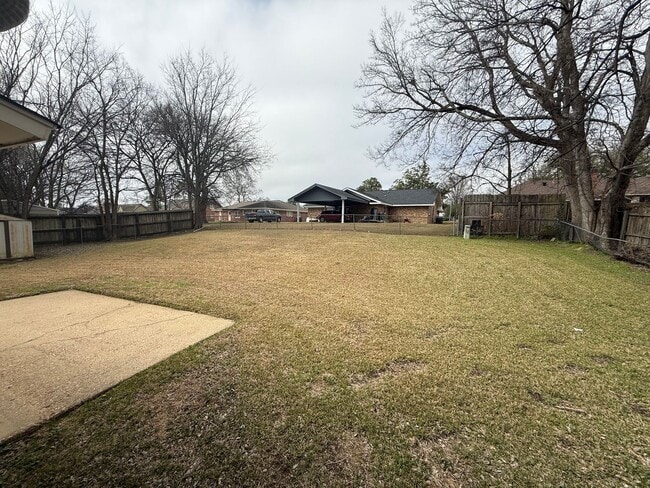 Foto del edificio - ** Newly renovated 4 bed 2 bath home in Bell Meadows **  Call our self showing number to Schedule...