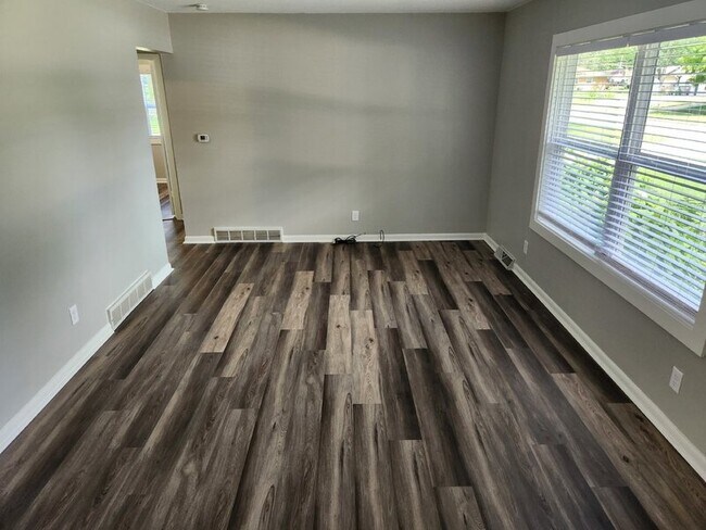 Foto del edificio - 1302 SW Lynn Dr
