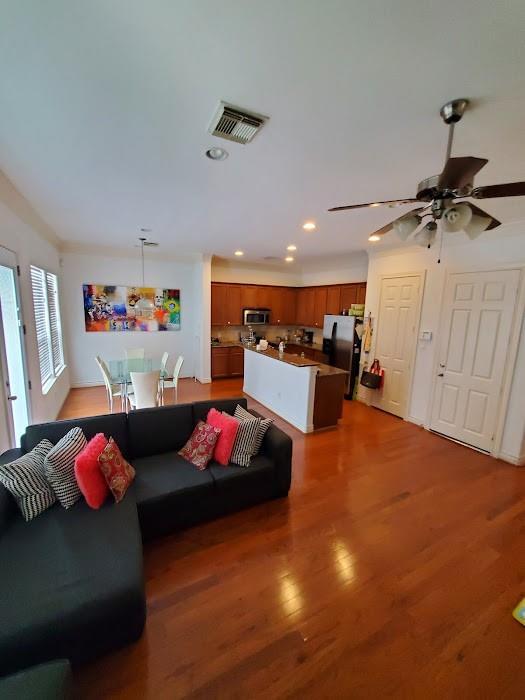 Foto del edificio - 11014 Sherwood Ridge Dr