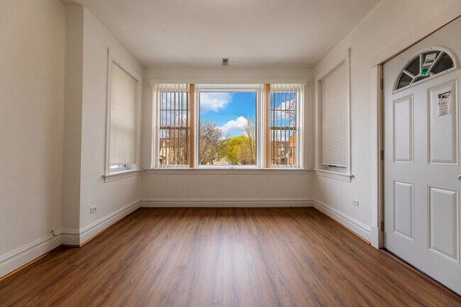 Foto del edificio - 2630 W 42nd St