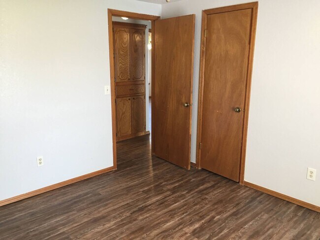 Building Photo - 3 Bedroom 2 Bath  Moore