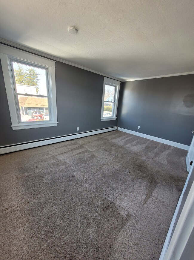 Master bedroom (1 of 2) - 328 E Main St
