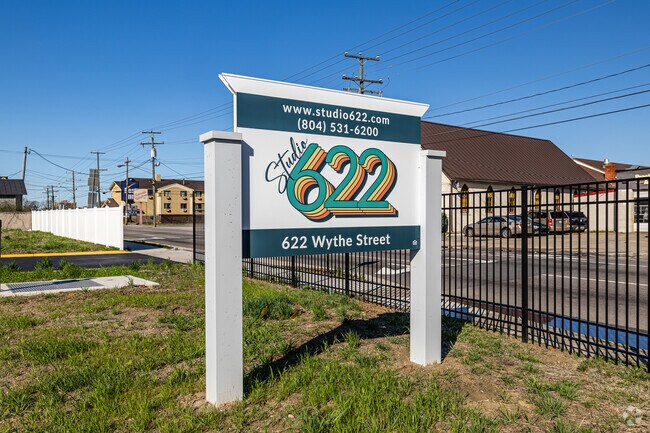 Building Photo - Studio 622