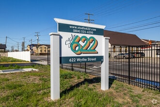 Building Photo - Studio 622