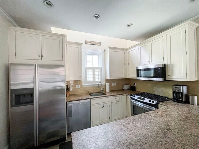 Building Photo - 54 Chestnut St