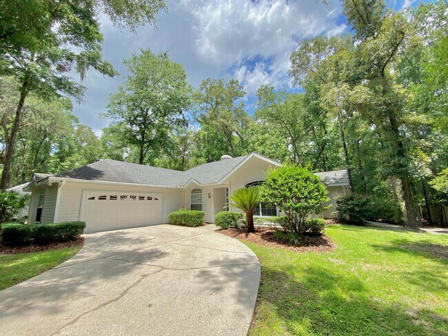 Foto del edificio - Renovated Haile Plantation Home – Move-In ...