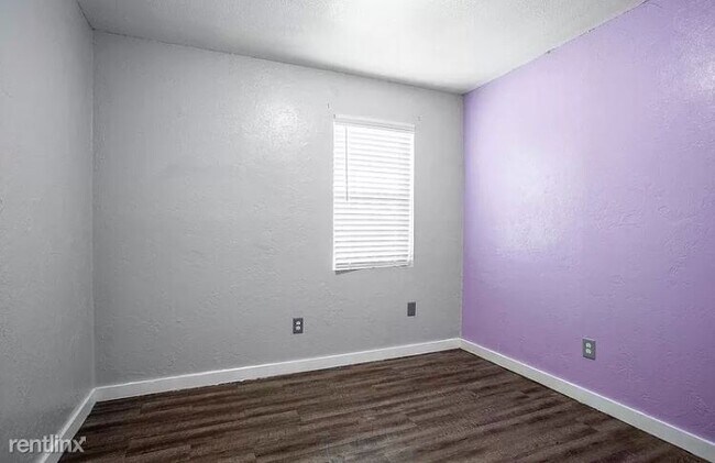 Foto del edificio - 4 br, 2 bath House - 5300 South Drexel Ave