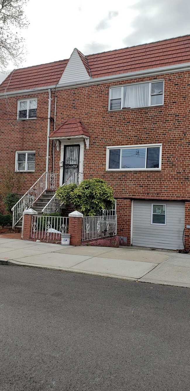 Building Photo - 21-58 74th Street