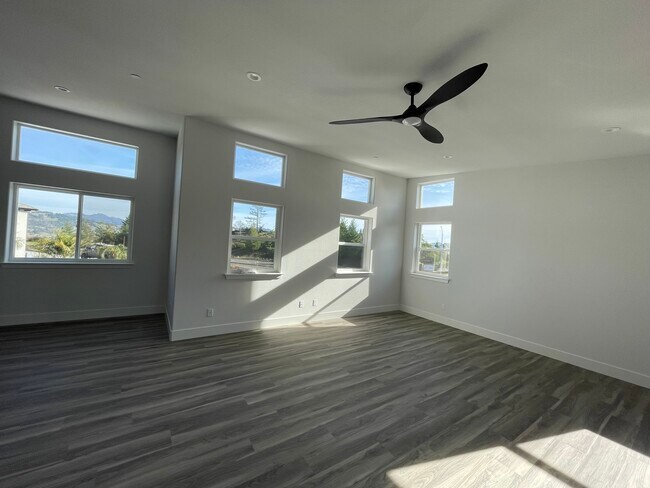 Living room - 2205 Fountaingrove Pky