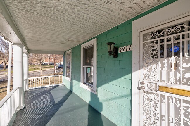 Foto del edificio - Great 4 Bedroom in 16th st Heights