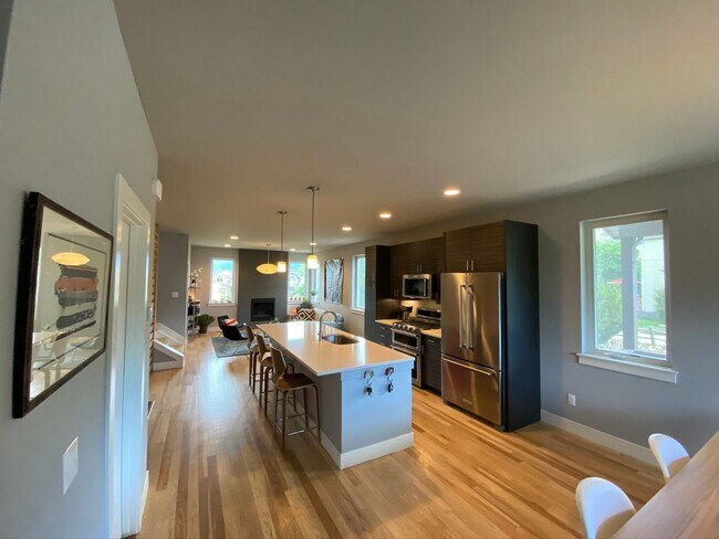 Foto del edificio - Gorgeous 4B/3.5B North Boulder - Available...