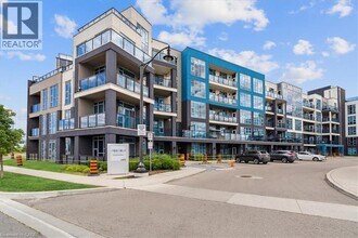 Building Photo - 10 Concord Pl