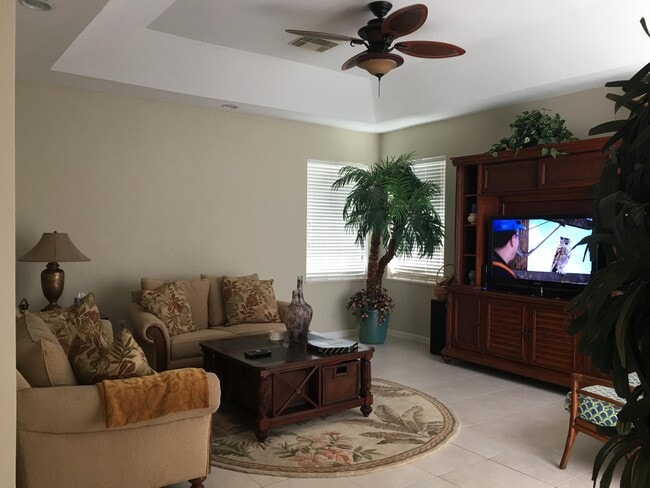 Building Photo - 1352 SW Tadlock Ave