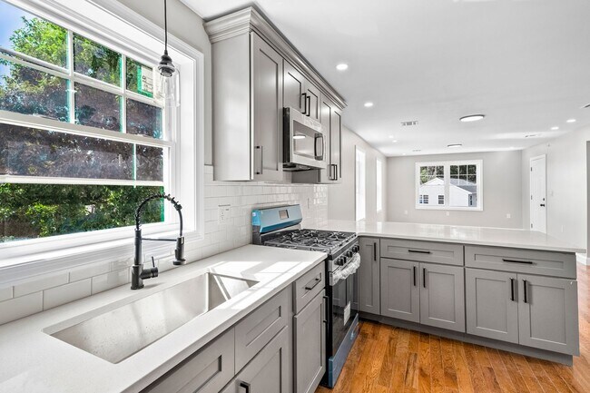 Building Photo - Beautifully Remodeled 3-Unit Rental Property