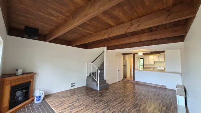 Foto del edificio - HALF OFF 1 MONTH RENT IF YOU MOVE IN BY THE END OF NOVEMBER!   2 Bedroom 1.5 Bath Townhome with P...