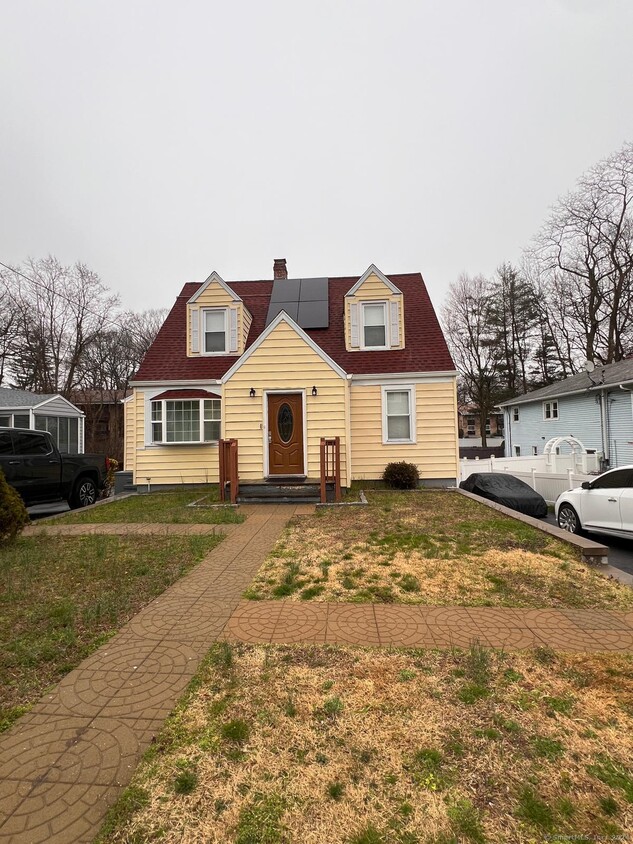 220 Sunrise Ter Unit 1st Fl., Bridgeport, CT 06606 Room for Rent in Bridgeport, CT