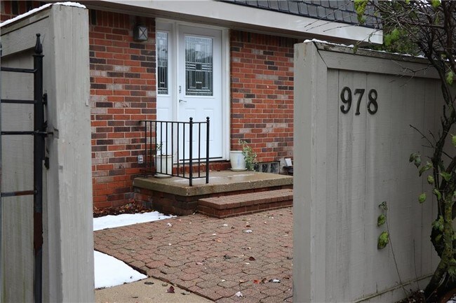 Foto del edificio - 978 Stratford Ln E