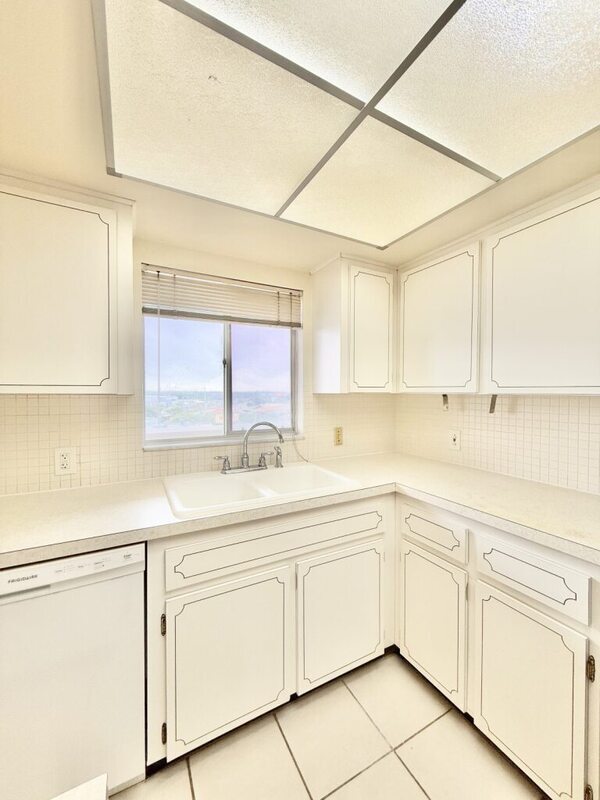 Foto del edificio - 8950 Park Blvd