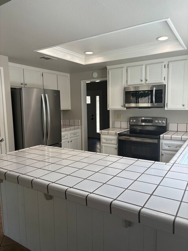 Building Photo - Lovely 3 bedroom single story home