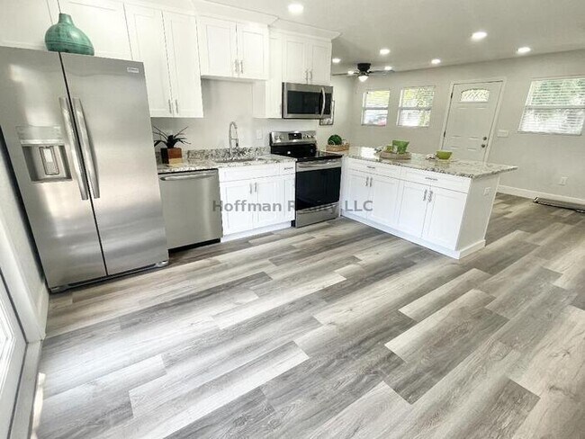 Building Photo - Updated 3-Bedroom Home in South Tampa ? Cl...