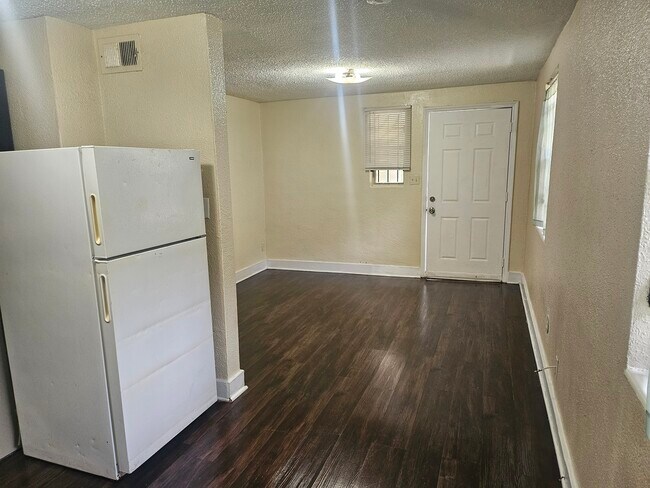 Foto del edificio - 2113 Mount Herman St