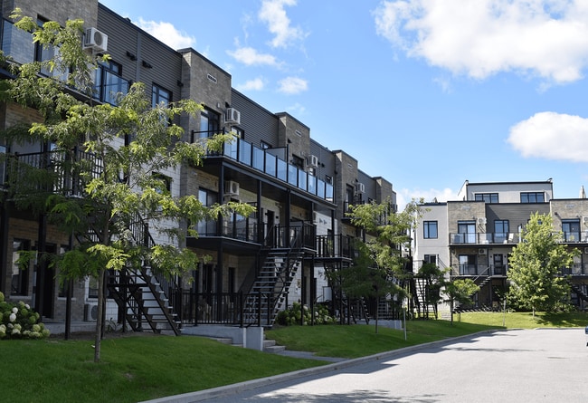 Building Photo - Plateau du parc
