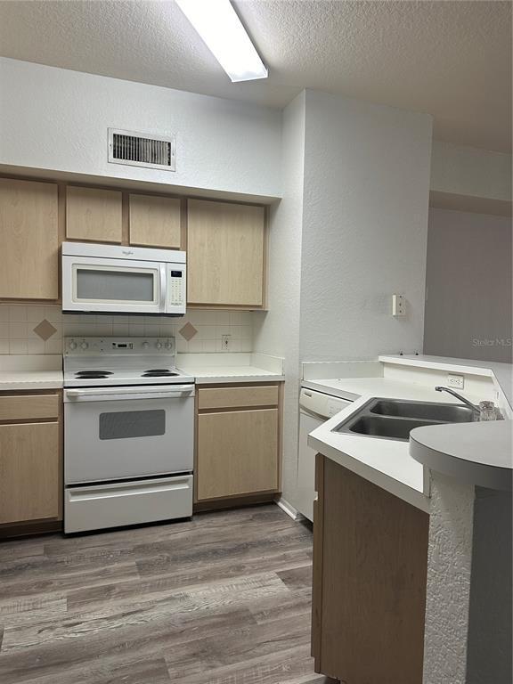 Building Photo - 823 Camargo Way