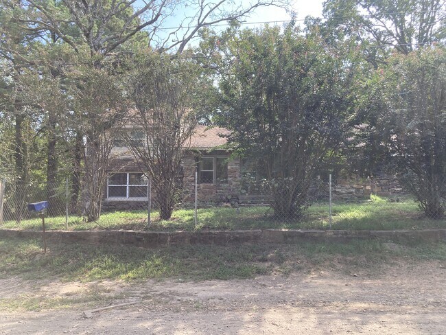 Foto del edificio - 10722 Revis Hill Rd