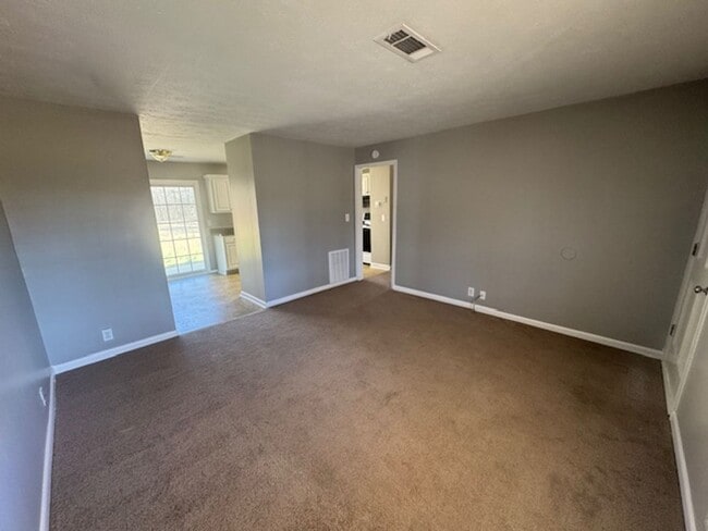 Building Photo - 1858 Cannonville Rd