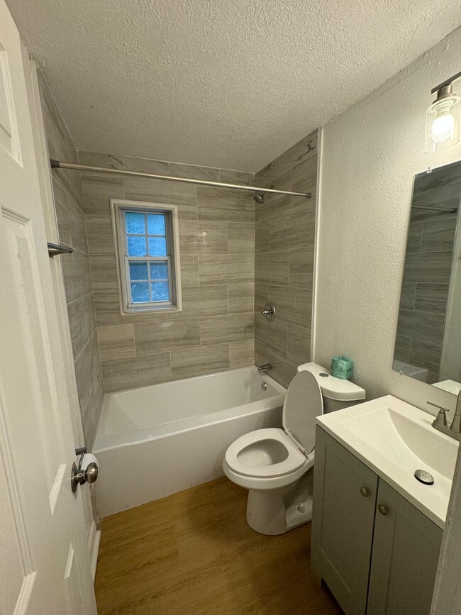 Building Photo - 2611 Sunny Acres Dr N