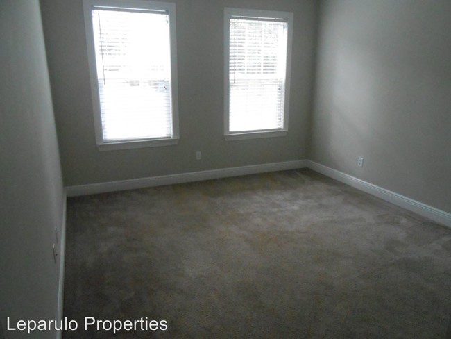 Building Photo - 907 Buena Vista Dr