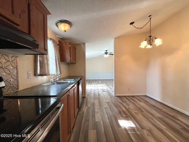 Foto del edificio - 252 Heritage Farm Rd