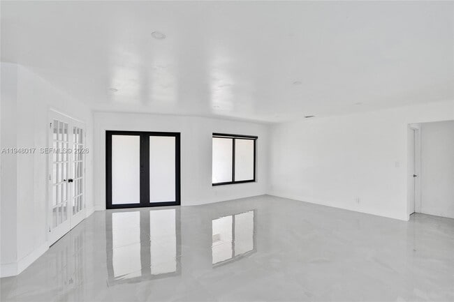 Building Photo - 16653 Golfview Dr